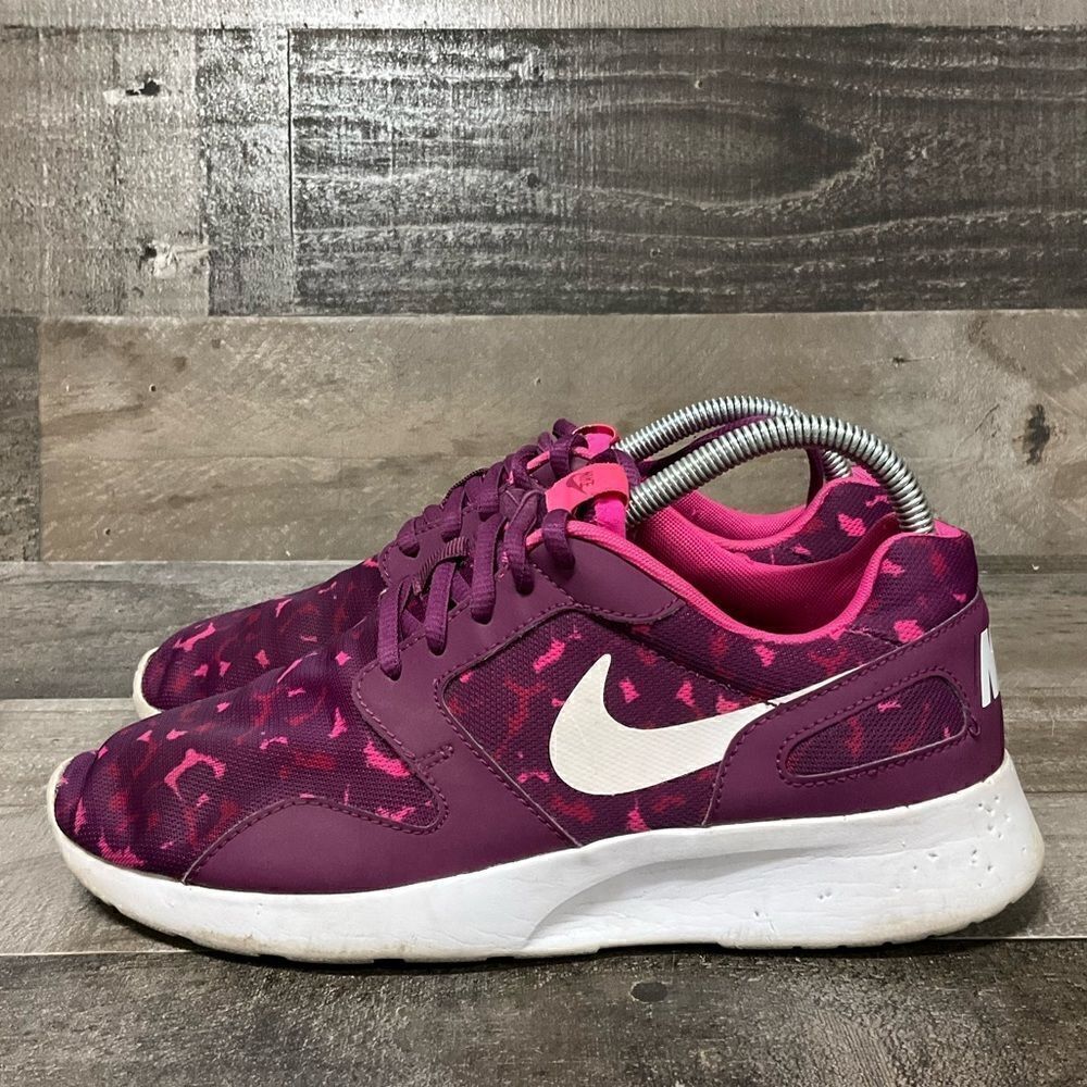 Nike Kaishi Women’s Size 8 Running Shoes Pink Purple Camo